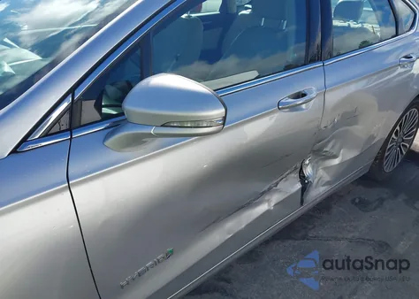 2018 Ford Fusion Hybrid Titanium из США, поврежденный, VIN 3FA6P0RUXJR141547